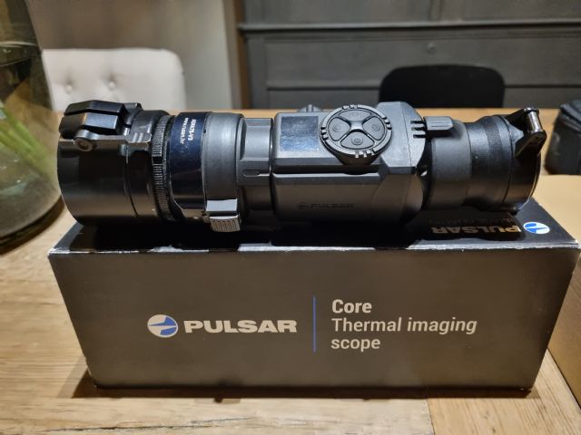 Pulsar core fxq50. In zeer goede staat! Met 56mm rusan ring. Als handy of voorzetkijker te gebruiken. Alle accessoires erbij zoals hoes etc. Mag weg voor goed bod boven de 1500.